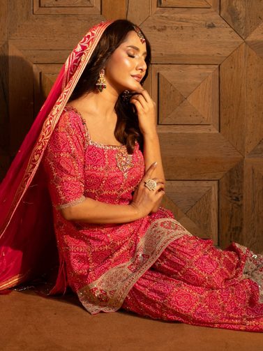 Mahnoor Coral Lehenga